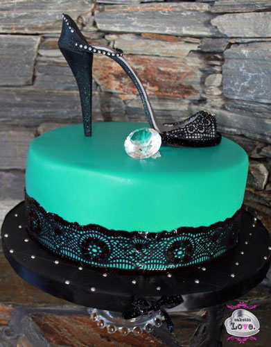 Black lace stiletto on green lace cake by Kim Donker‎ - Caketin Love