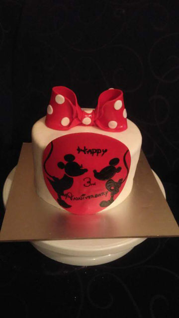 Mickey and Minnie Mouse  cake by Stacey Watkin