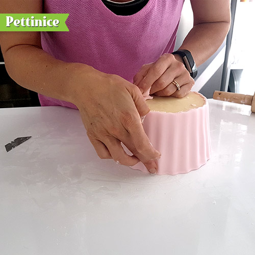 As you are wrapping fondant use your finger to indent the groves of the cupcake casing. Try and work fast to avoid it drying out.