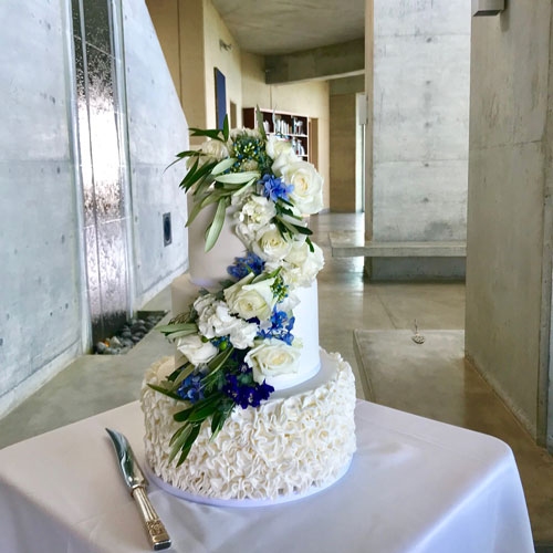 Wedding cake by Kylie