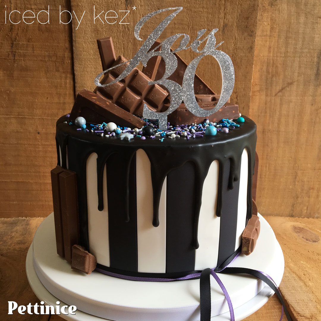 Complete your cake by adding chocolate drip, sprinkles, chocolate bars and any cake topper you want.