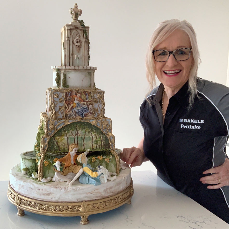 Tracey van Lent with her Best in Show winning cake for the Pettinice Cake Show 2019.