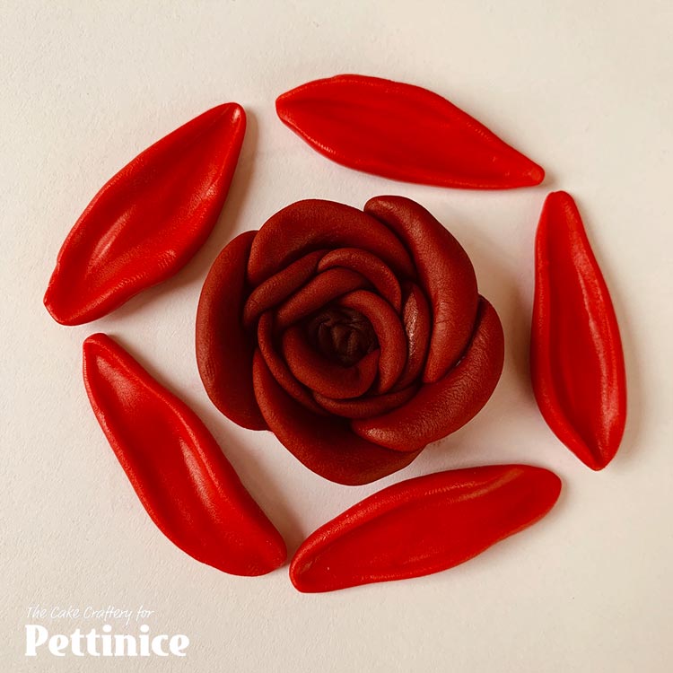 Repeat again with  5  x  2cm (2g) sausages of Red Pettinice for the outer layer of petals. These are quite a bit longer.