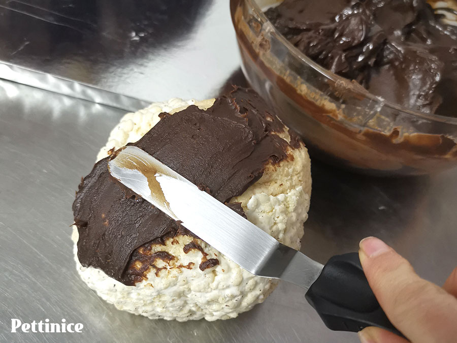 Cover the head and body in smooth ganache