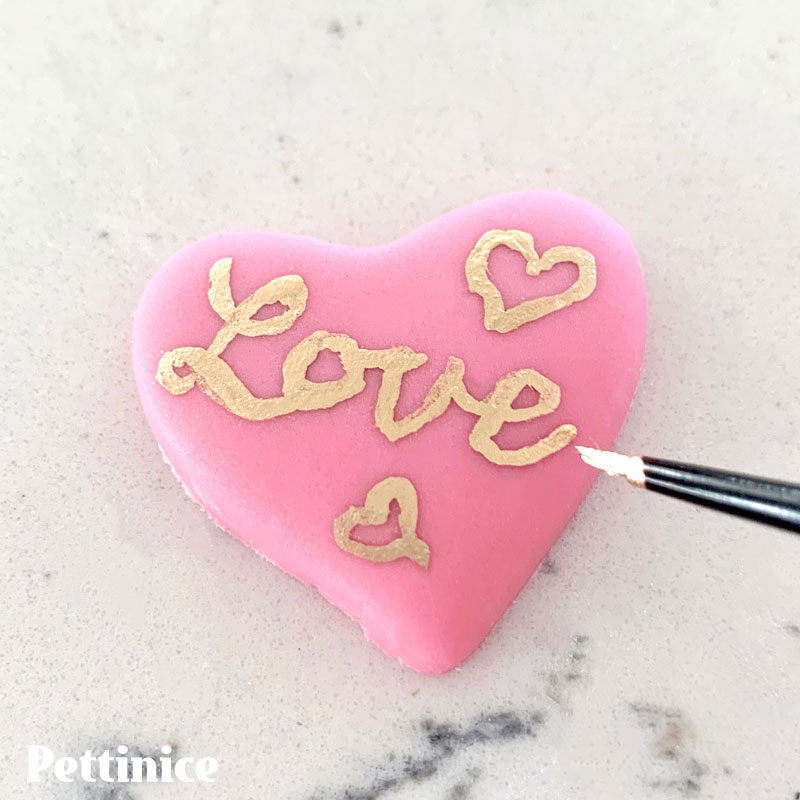 25. Now you can paint a short message or design on the heart or leave as is. I used a little gold dust mixed with alcohol and painted with a fine brush. An edible ink pen would work really well if you have one.