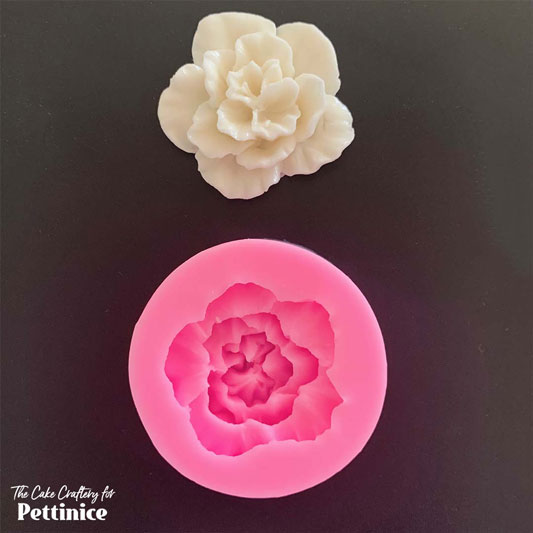 Make your main flower using a mould or by hand-forming.