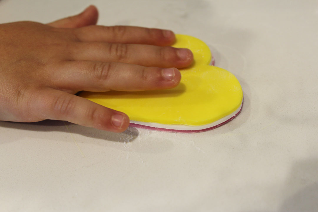 After your hearts have been air dried for a bit, dust with a little corn flour so they don't stick together and stack them as shown.