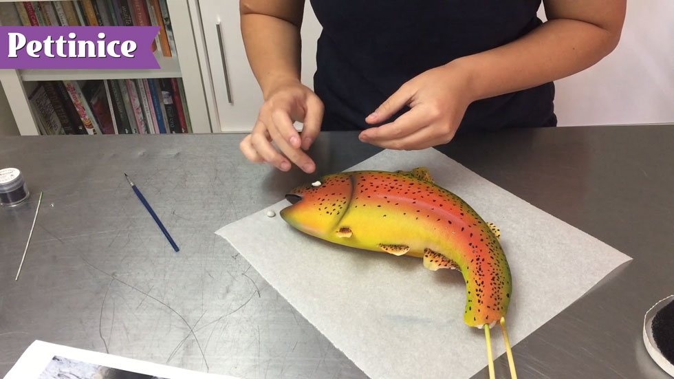 Pettinice  How to make a fish for your next fishing cake with Sharon Wee