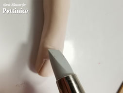 Now add wrinkles and creases for the finger.