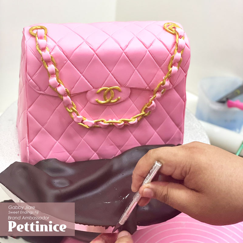 Dulce Cakes & Desserts - Chanel bag cake with fondant purse topper. #chanel  #chanelcake #iwantthisbag #couturecakes #dulcecakesny #pursecakes #nycakes  #njcakes #customorder | Facebook
