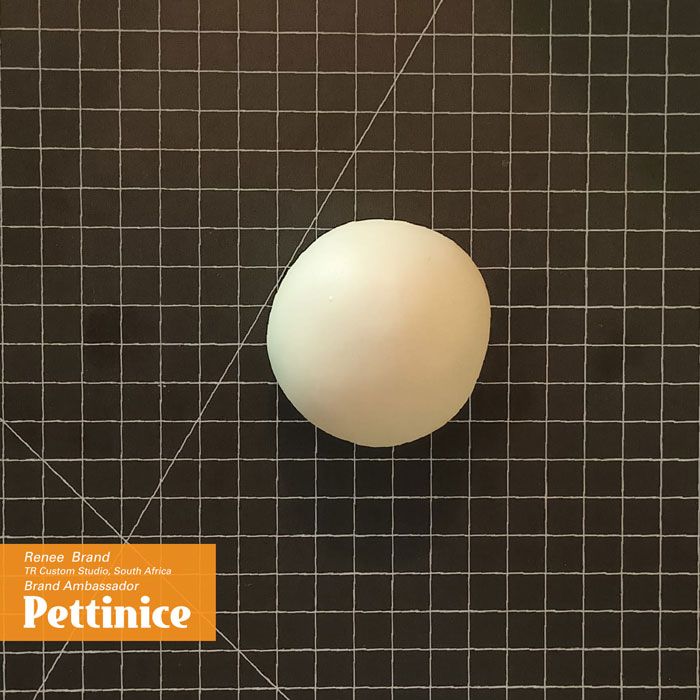 Make a smooth ball of cream fondant (100g )